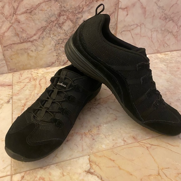 Skechers all black Slip on Sneakers - Picture 5 of 6